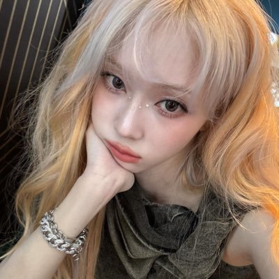 szhhwo's profile picture. my account is clean