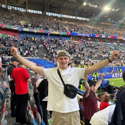 Norwich City, England football and cricket fanatic. Horses and FPL enthusiast.