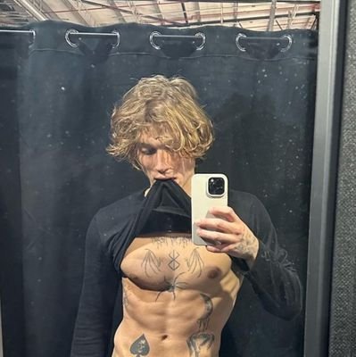 f4vinn1e's profile picture. 