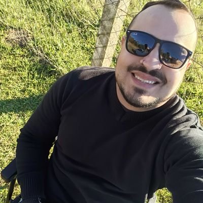 O homem que tem confiança em si ganha a confiança dos outros.