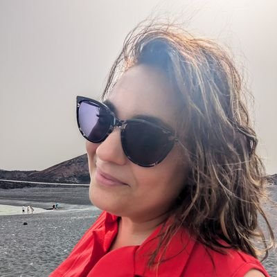 🦁~ Ignoro mucho. Aprendo rápido ~ Soy de Harrison y Bowie, de trabajar capacitando personas y organizaciones, de hablar de política y de vermut los domingos