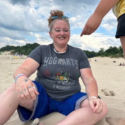 patriot from Arizona! 47 year old mom, cat rescuer, and teacher. 🥰
