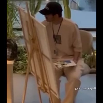 انا محمد احب الرسم كثير فهو عالم ثاني جميله واريد دعم من الاخرين بالايكات وانا محتاج دعمكم لي 💛🤍
