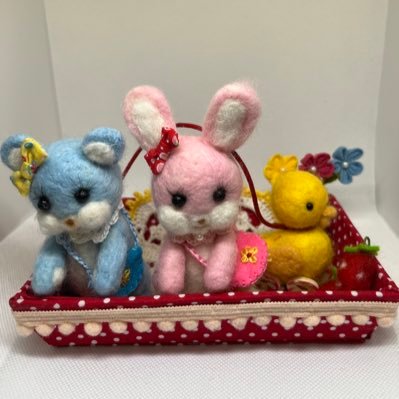 yukiusacraft's profile picture. パッチワークは、日本普及手芸協会の講師科習ってます。作業部屋を可愛くする事に、全力で！自宅教室が、今の目標です！ 今は、オビツの編み物に悪戦苦闘中です。 棒針で、ブランケット編み★すーちゃんのオリジナル作品作り、クロスステッチ、自己流カルトナージュ★rurukoちゃん、お迎え