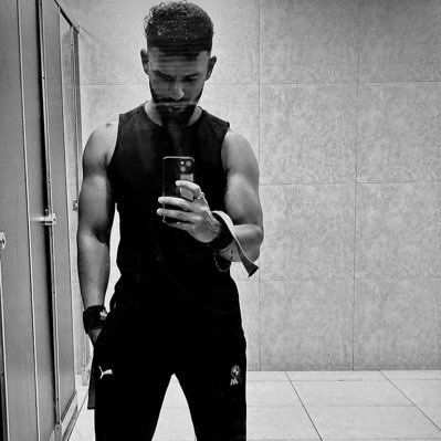 naveennavee59's profile picture. Full time software developer and part time vampire hunter 🧛🏻