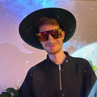 Youtube enthusiastic business owner. Documenting my Journey building a Business with my YouTube knowledge from 1.3B organic Views and 3.5M Subs (Portfolio wide)