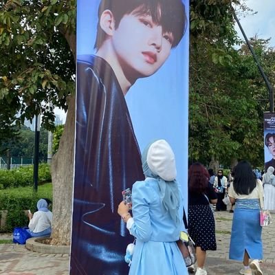 rjthings_'s profile picture. 