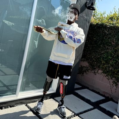 ONLY TWITTER ANYTHING ELSE IS SCAM #goatshitnohoeshit🐐💳 #SwipeMusic🌊 #realLWW🌎 #Selfmade CEO niggas ain't my mans they want my bins 🏧 gotta watch it 💯