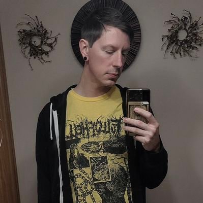 Crossdaboss's profile picture. cool. thanks. whatever.