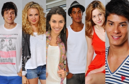 Quando a saudade não cabe no peito trasborda nos olhos!!
Lua,Arthur,Chay,Mel,Sophia e micael...amo vcs no fundo do meu coração !!!