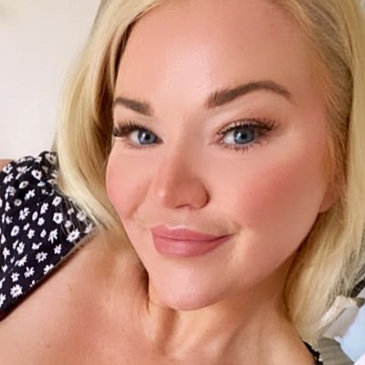 ⛅️✨here to reply in memes✨⛅️, selfies and curator of beautiful things 🎀 (now the main account for @angelina_belle_) IG @thebelleblog