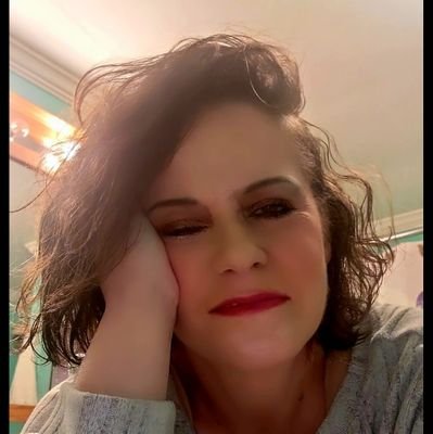 Artist. Caregiver.
Smartass fluent in profanity. #PoliticalJunkie #TheResistance • #blϻ • #ϻϵtϴϴ • #ϵͷδthϵstῖgϻα
#FuckCancer #Gastroparaesis 💚
Alt: @OutOfFuqs