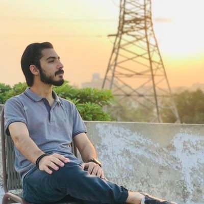 Es jam-e-ghafeer mein meri wafao’n ke laiq koi tha he nai 🖤
|Sch 👨🎓| ;