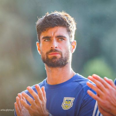 ⚽ Jugador del @ArkaGydniaSA 🇵🇱🇪🇸 . ⚽️Ex-jugador del @RealBetis @sdhuesca @rayovallecano . Defensa central 📲 Instagram: @kikegh_4.