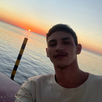 Quem me ver na sombra não sabe o sol q pego / Fé em Deus / insta: yann_almeida9