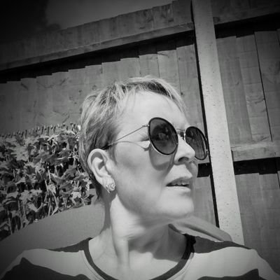 Indie author of lesbian fiction who loves all sorts of stationery and popping bubble wrap. And rum...I like rum too 😊
