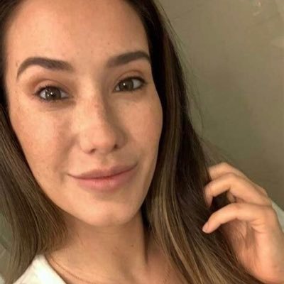 divineuwe0's profile picture. 