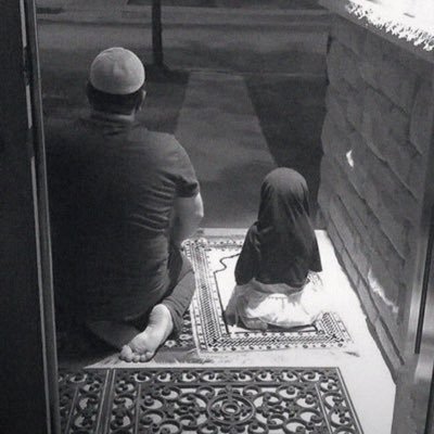 أنا مسلم، أنا خادم لكِ أمتي، قلمي، لساني، ومدفعي. ^^ حسابي الجديد❤️🩹