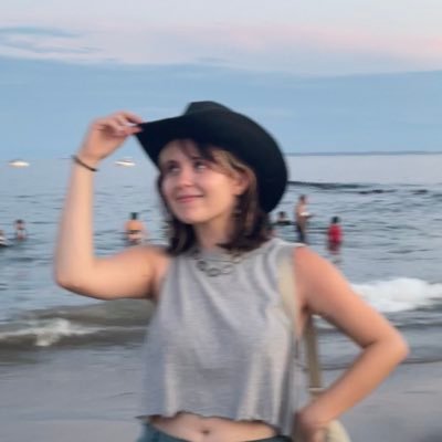 plutodynamic's profile picture. she/they 🌼 disaster artist // production designer +