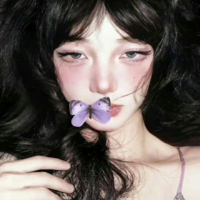 Emma2004123's profile picture. 于道各努力 千里自同风