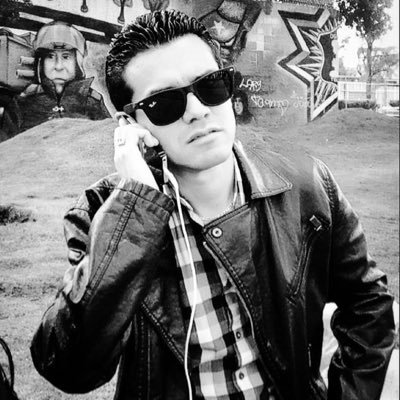 M.D., soñador & poeta. Con el sentimiento dentro y fuera del Hipotálamo... Fan #1 de la mejor banda: Simple Plan. Soy el Power Ranger rojo