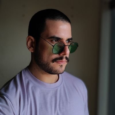 Ingeniero Químico, zurdo, propenso a accidentes, hago nada sin mi calculadora.