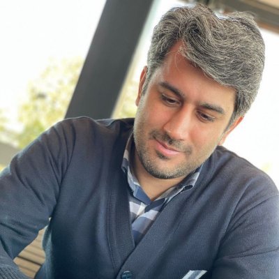 پدر یک پسر بازیگوش و همسر یک زن شاد.
مهندس نرم افزار،
علاقه مند به علوم اجتماعی.
با شور و افتخار، تلاش می کنم،
برای زندگی،
برای ساختن،
#برای_ایران