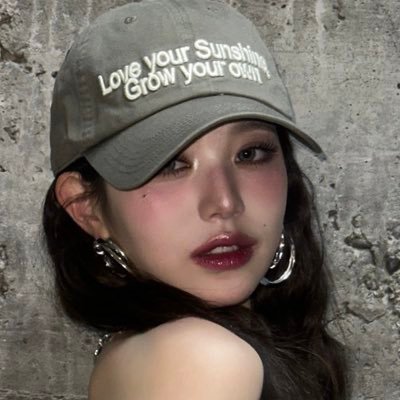 onlyive_'s profile picture. 하늘에 닿을 것처럼 외쳐 너를 깨워