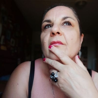Ogni tanto me vanno sul cazzo pure i miei figli, figuramose l'altri.
Antifascista.