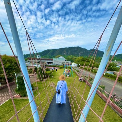 旅行、漫画、カフェ、お金、時々筋トレ、ヨガ。心理学や哲学にふけったり、神秘的なことに溺れたり。夫婦の性のこと、子育てのこと。仕事のこと。息をするみたいに情報を入れたり吐いたり彷徨う2児ママ。相互フォローします、仲良くしてくださいねー✨️