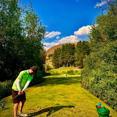 Low level golfist. Killin with kindness. If that doesn’t work, hit em in the shin with a wedge. #teamgoodvibes #makefescuetanagain
