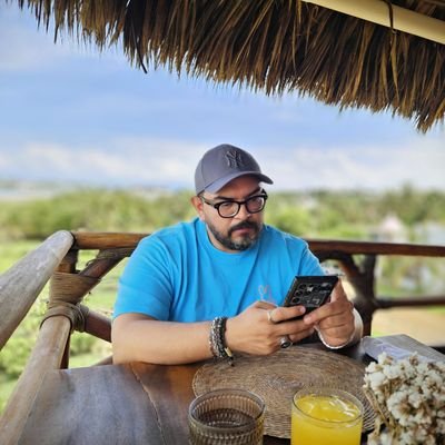 lfred840522's profile picture. Abogado. Un bohemio ácido.