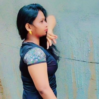 ElavarasiE24315's profile picture. 