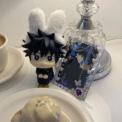 lo4f3r's profile picture. erm