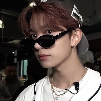 artsbysunoo's profile picture. somewhere in the world listening to enhypen 💭