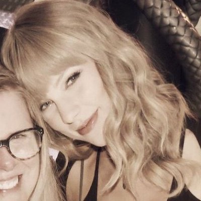 i got to see taylor singing 'dancing with our hands tied' https://t.co/Jf2cw0ymc1 https://t.co/kXz1KRsgHQ