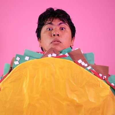 Hago videos para redes, negocios y personas. Me gustan los videojuegos y hago twitch