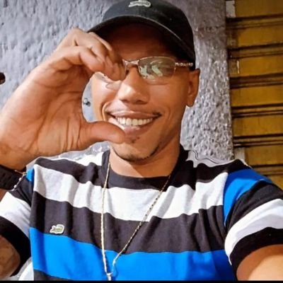 Mesmo quando eu andar
por um vale de trevas e morte,
não temerei perigo algum, pois tu estás comigo;
a tua vara e o teu cajado me protegem. 🙇🏽♂️🙏🏽