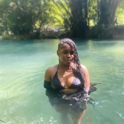 is_abby82813's profile picture. I love my self