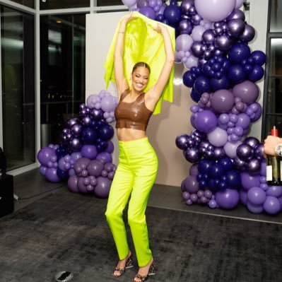 lifeofarielle's profile picture. fairytales don’t exist.