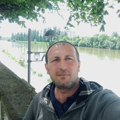 Berî her tiştî Kurdim.
Evindare her renge Kurdistan. Zimanêmin nasnama minê
Hesabê minî dî @FiratTalati
2+2=1
#FreeKurdistan #TwitterKurd #Omerî #Dîrok #Nuçe