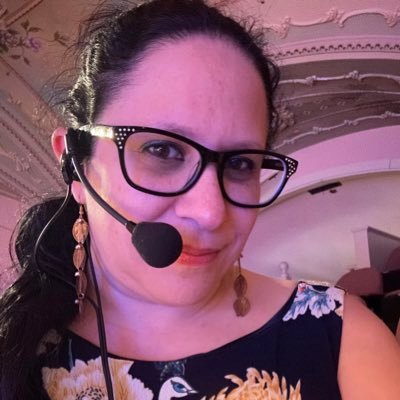 AEA freelance/traveling Stage Manager, member of the SMA, music lover, NY sports fanatic, avid reader, Trekkie, Murderino, and cute nerd
