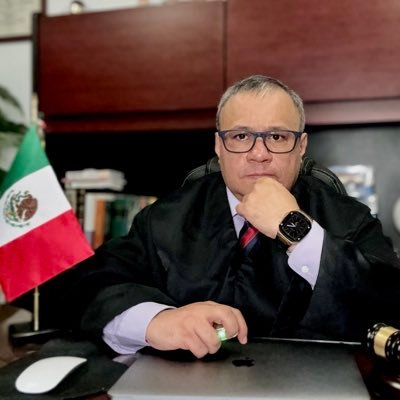 Abogado, amante de un buen vino y mejor compañía, odio el maltrato animal.