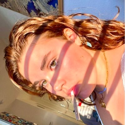 j’suis pas famous pas besoin de me suivre, mais j’fais ma vie ici entant qu’aigris, kiss kiss losers