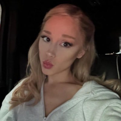 yescnd's profile picture. ari 3/26 4/15 9/22 7/6 • billie 6/7 10/7 3/26 11/16  ᥫ᭡