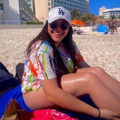 lorenarivera502's profile picture. moody since ‘01 🏎