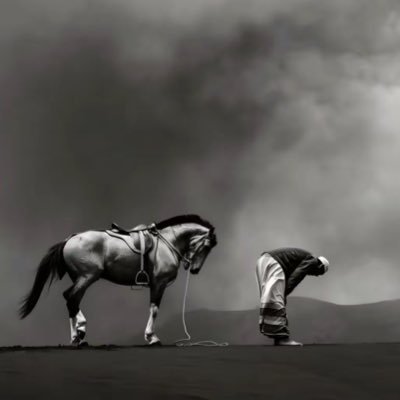 يا رب إن نامت أجزائي تحت التراب و كنت نسياً منسياً هب لي من يدعو لي دون ملل.