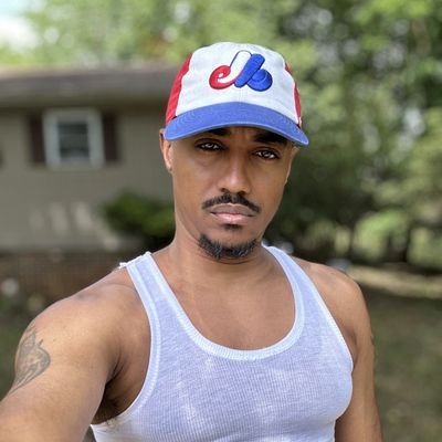 I'm a maryland based photographer with great hair and loud opinions.