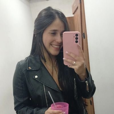 Morir en tu cuerpo, en ese tesoro con dueño, que me emborracha y que me seduce..
