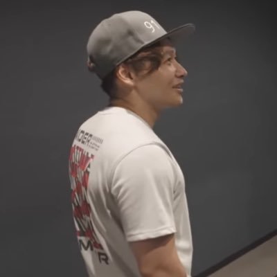 36歳。Web制作→SNS→FXでサイドFIRE。直近はほぼトレーダー。札幌で動画コンテンツ制作会社をやりつつクリエイターに向けてコンテンツビジネスのサポートと、FXスキル化のサポートをしています。個別相談とかは今はやってませんが、北海道に来てくれれば美味しいモノを一緒に食べながら、だいたい何でも教えてます。